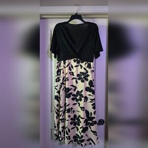 BloomChic Black and Cream Ruched Sheath Dress